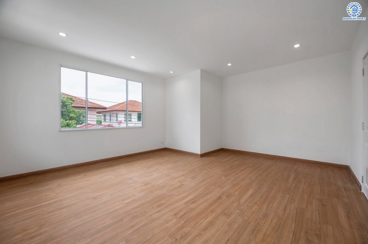 บ้านมือสองตกแต่งใหม่ หลังใหญ่ โครงการ ภัสสร14 บางใหญ่ ดีไซน์ทันสมัย เนื้อที่ 63.8 ตร.ว. รองรับทุกความสุขด้วยแปลนหน้าสวนสาธารณะ ฟังก์ชัน 3 ห้องนอน 3 ห้องน้ำ 2 ที่จอดรถ บนทำเลศักยภาพ ใกล้เซ็นทรัลเวสต์เกต ทางด่วน "ศรีรัช" และรถไฟฟ้าสายสีม่วง "สถานีตลาดบางใหญ่"...